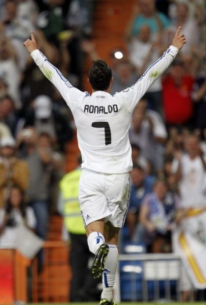 60分18助攻，詹姆斯与东契奇完美联手，湖人队士气大振，总冠军指日可待